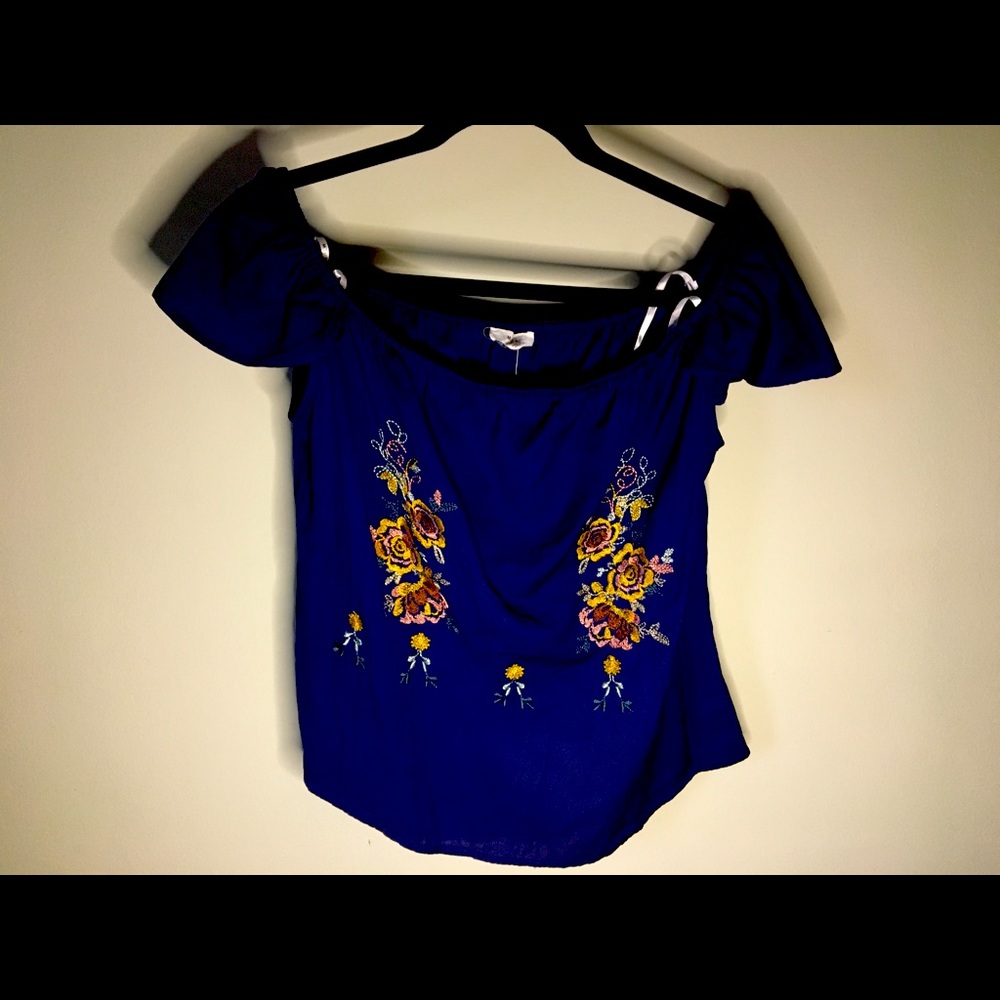 Boho style shoulder shirt